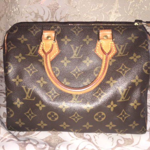 Louis Vuitton Handbags - Louis Vuitton Speedy 25 Monogram **AUTHENTIC**